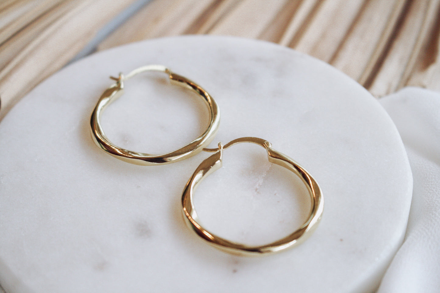 Medium Twisted Hoops - Gold