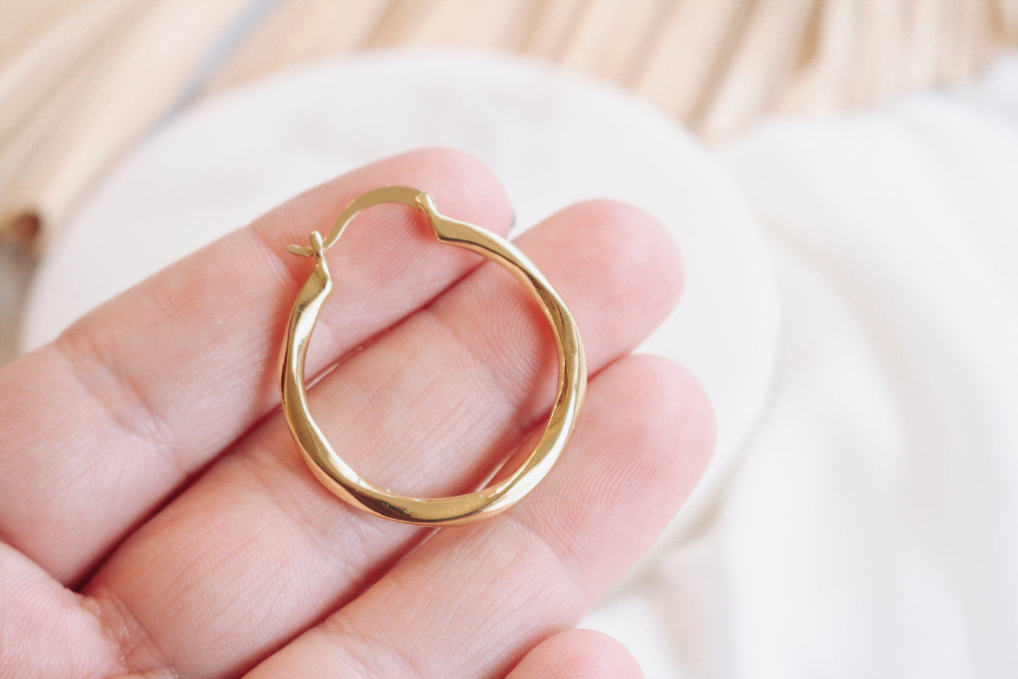 Medium Twisted Hoops - Gold