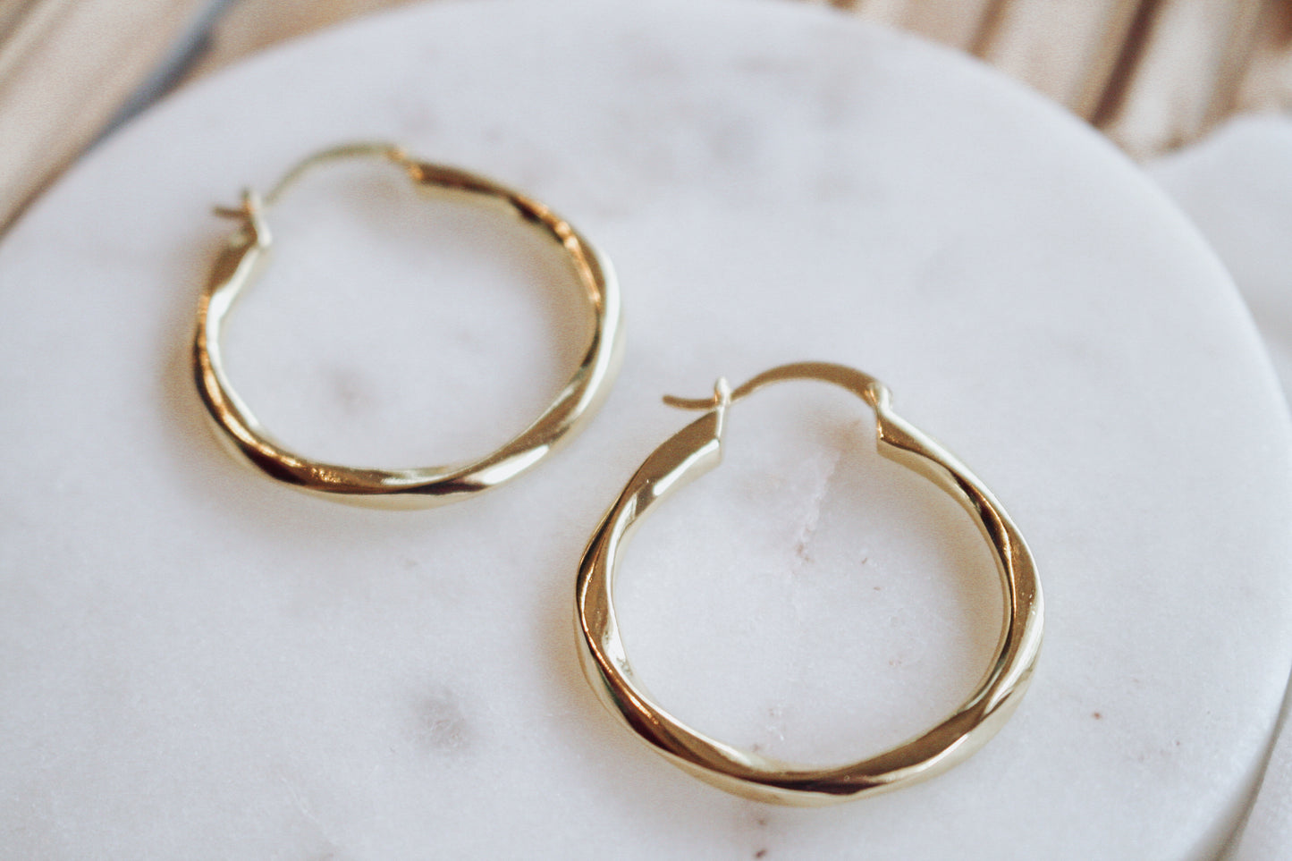 Medium Twisted Hoops - Gold