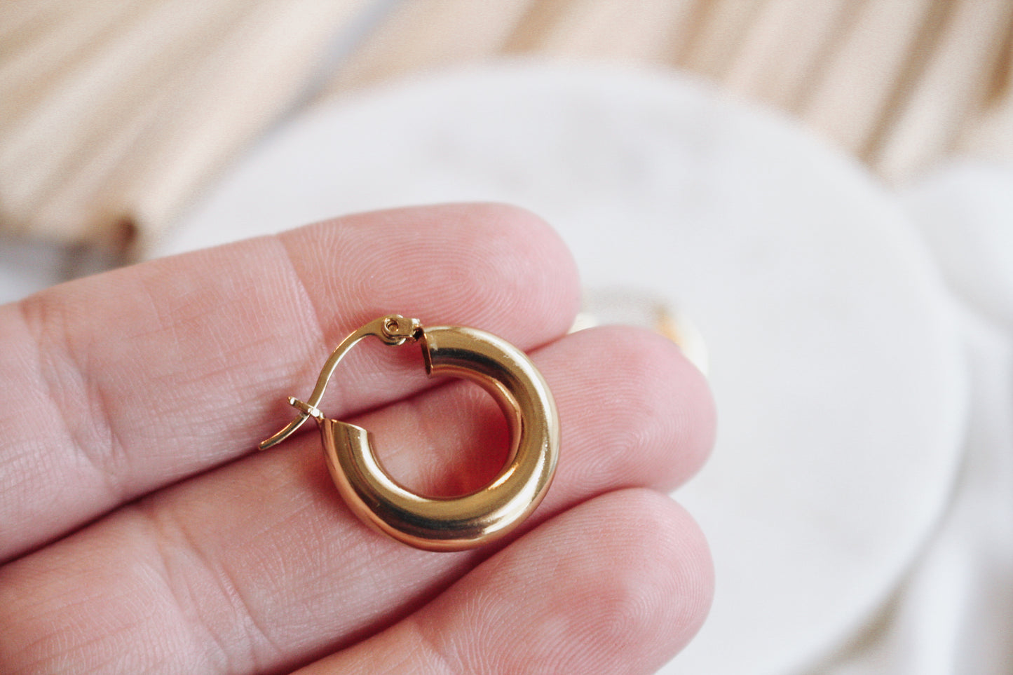 Thick Small Hoops - Gold